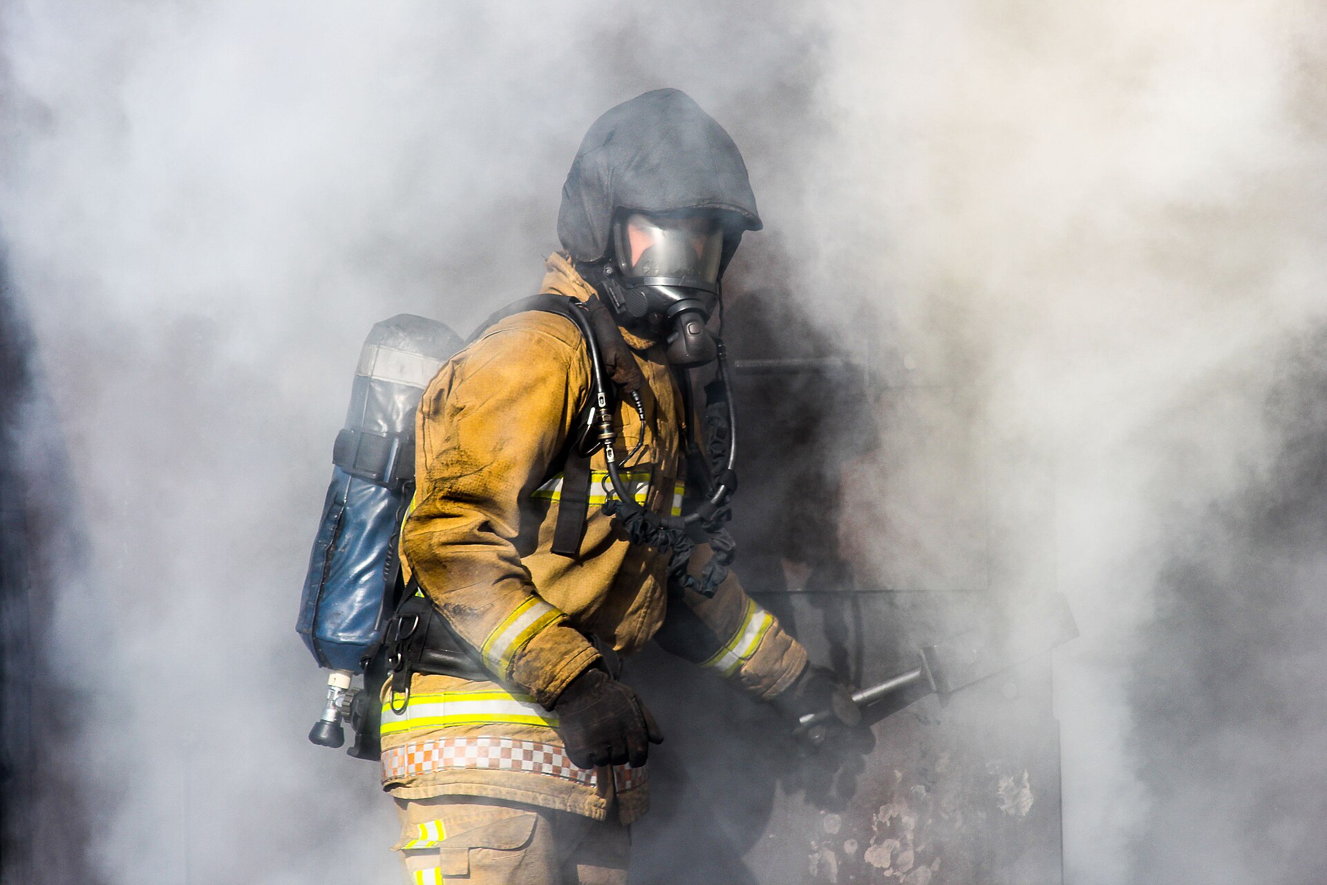 1920px-Smoke_house_training.jpg