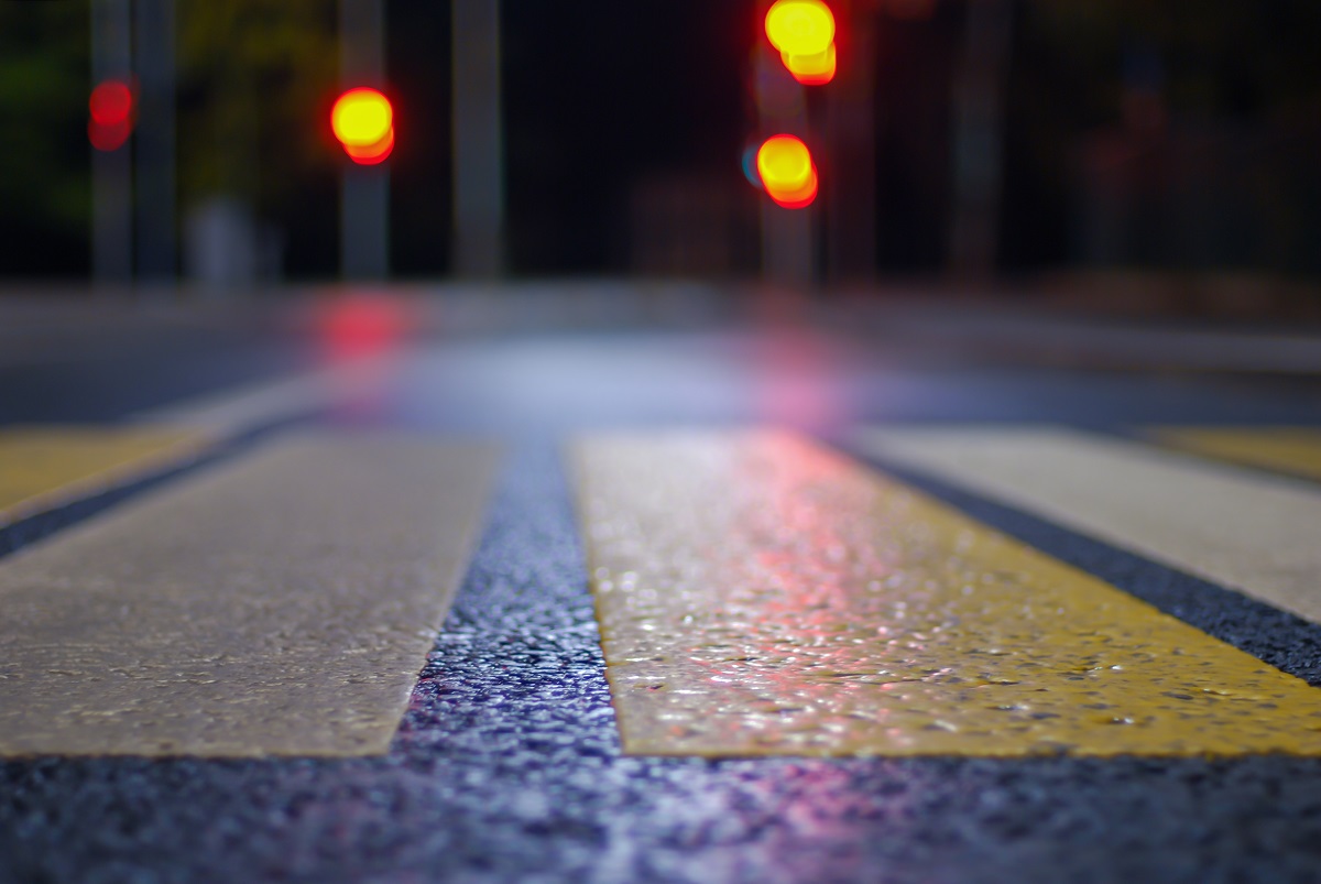 crosswalk-at-night-street-blurred-traffic-light-2026-01-07-00-36-55-utc.jpg