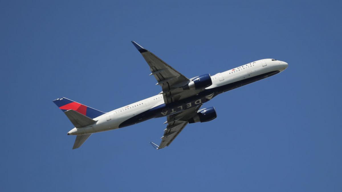 o-femeie-a-nascut-intr-un-avion-delta-air-lines-cu-30-de-minute-inainte-de-aterizare-a-fost-destul-d.webp