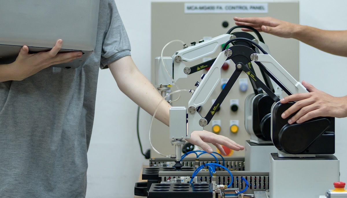 trainee-robotics-engineer-learning-with-programmin-2024-12-22-23-18-03-utc