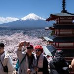 un-orasel-japonez-de-la-poalele-muntelui-fuji-si-a-anulat-festivalul-de-ciresi-infloriti-ca-sa-scape.webp