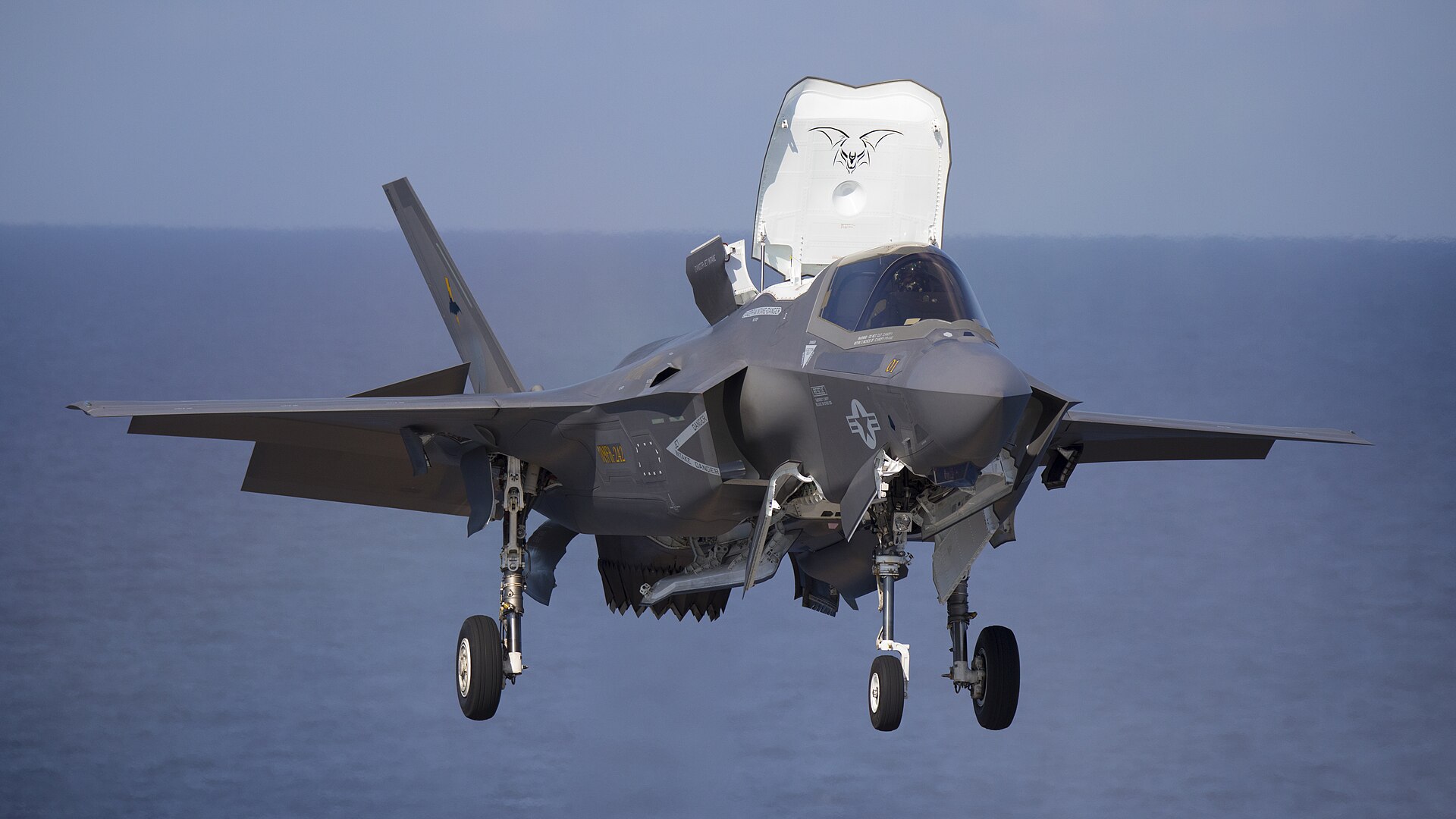 1920px-U.S._Marine_Corps_F-35B_Lands_on_JS_Izumo._Image_17_of_35