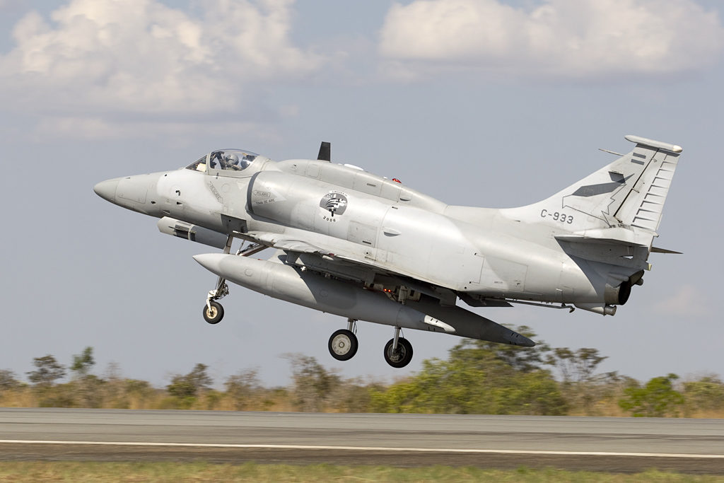 A-4AR_Fightinghawk_of_the_Argentinian_Air_Force_11091968456