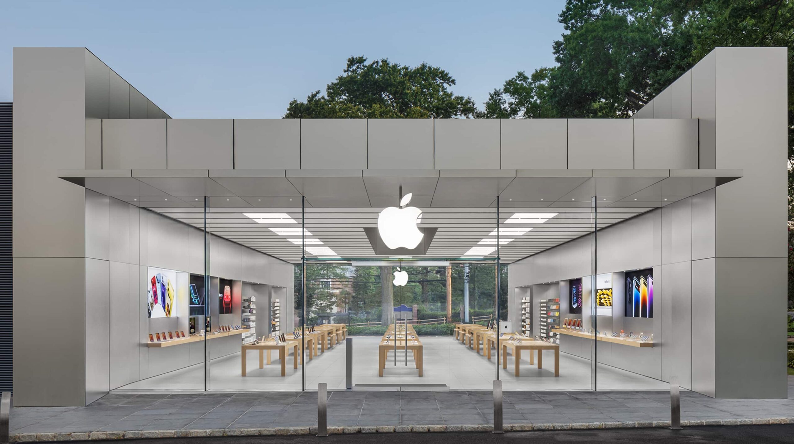 Apple-Manhasset-scaled.jpeg