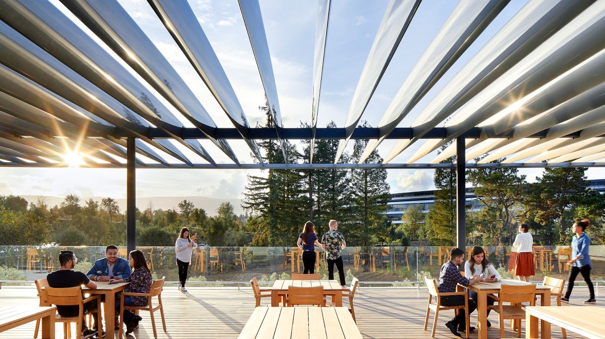 Apple_Park_Visitor_Center.jpg