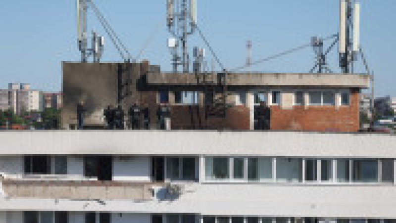 Politisti si anchetatori la blocul lovit de drona in Galati, 29 mai 2026. Foto: Inquam Photos / George Calin | Poza 21 din 22