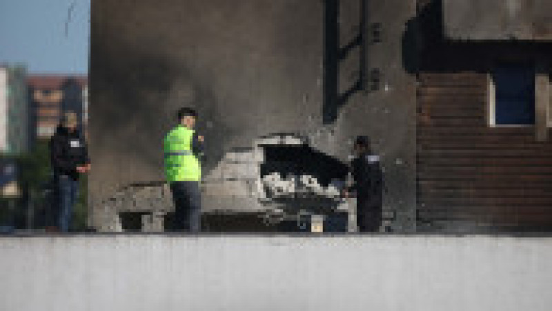 Politisti si anchetatori la blocul lovit de drona in Galati, 29 mai 2026. Foto: Inquam Photos / George Calin | Poza 18 din 22