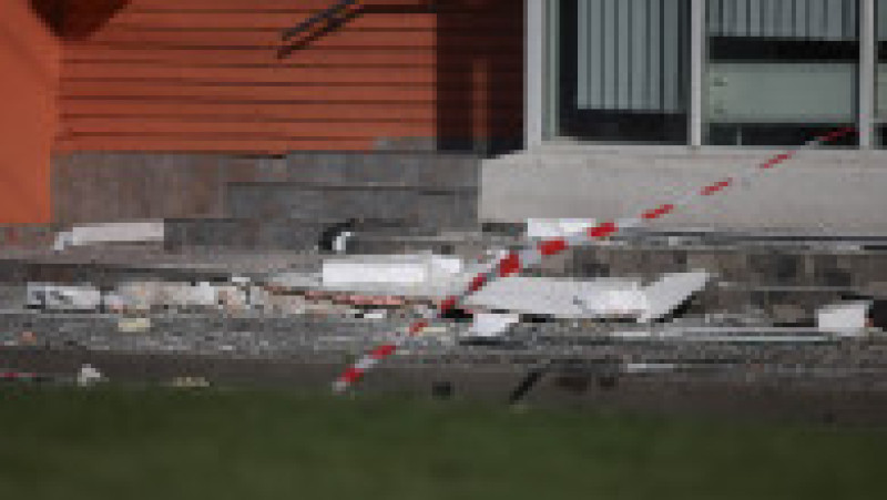 Politisti si anchetatori la blocul lovit de drona in Galati, 29 mai 2026. Foto: Inquam Photos / George Calin | Poza 15 din 22