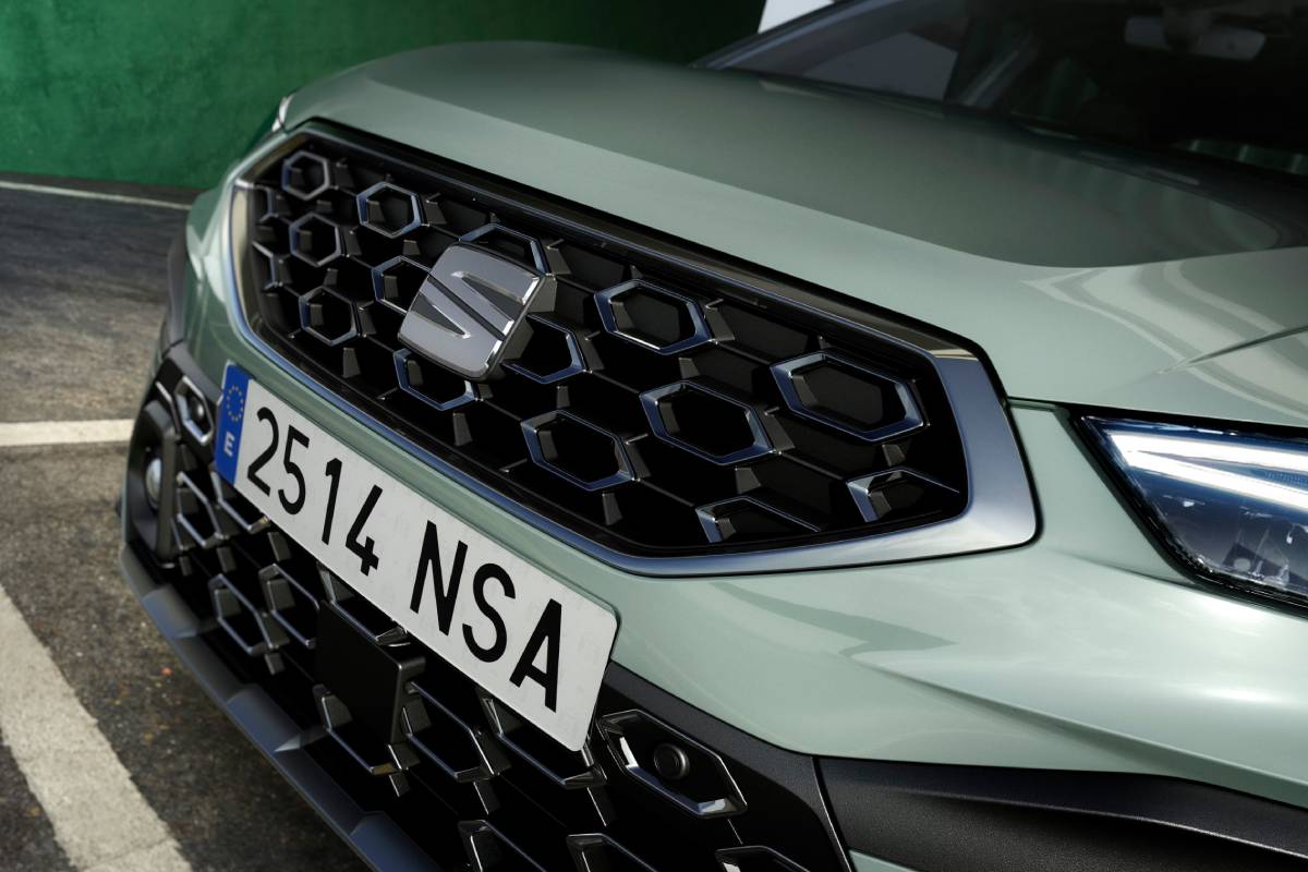 Seat-Arona-FR-grila.jpg