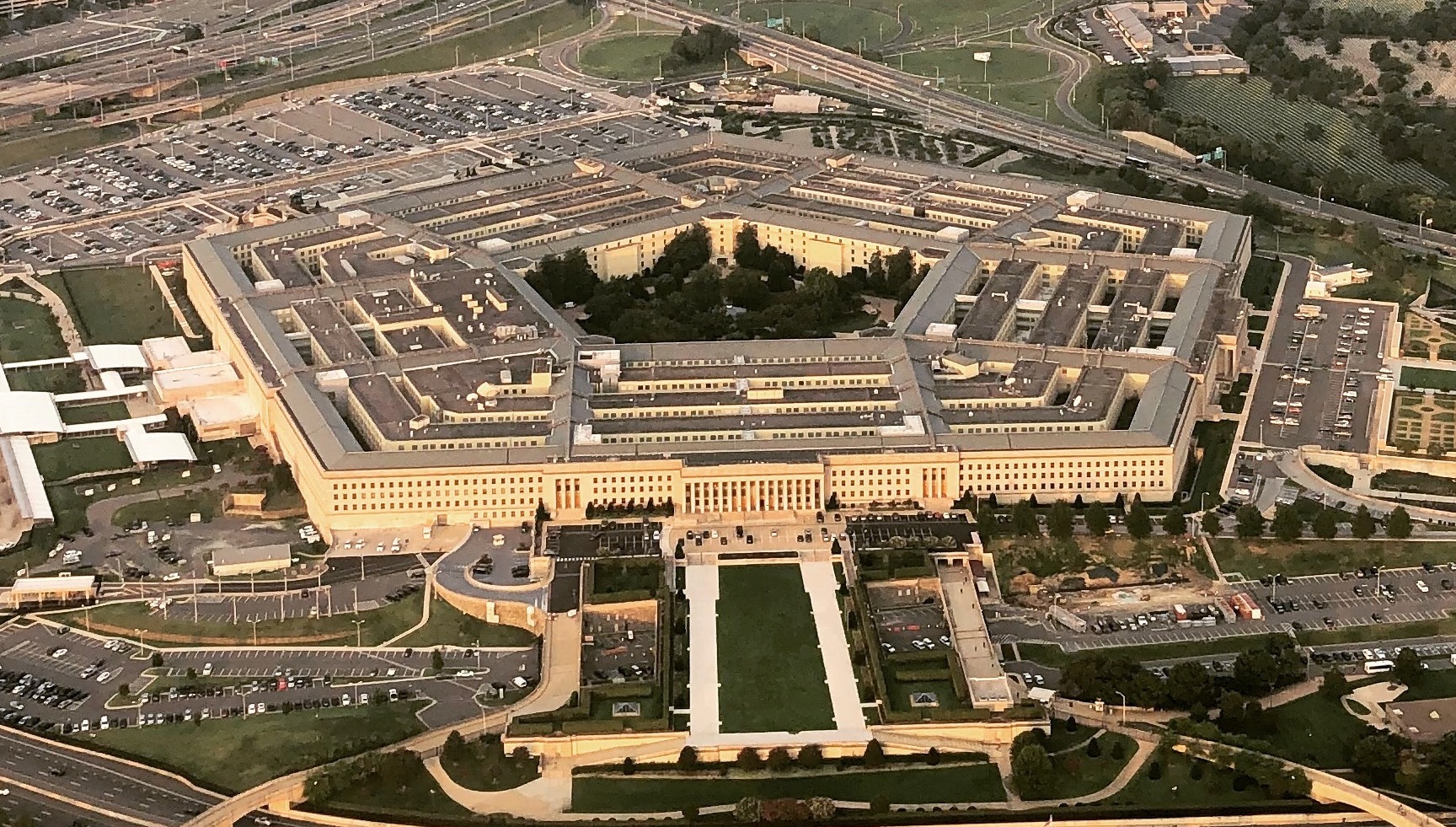The_Pentagon_Headquarters_of_the_US_Department_of_Defense_cropped2