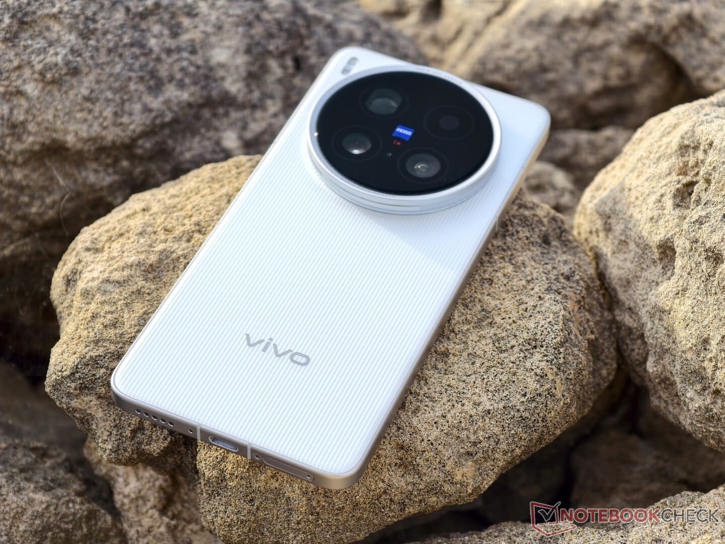 Vivo-X300-Ultra-este-cu-putin-mai-bun-decat-X300-Pro-in-ceea-ce-priveste-performanta-camerei-in-ciud.jpeg