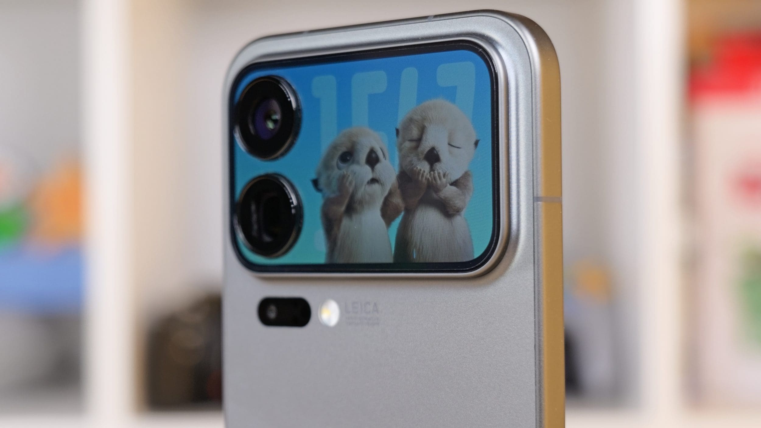Xiaomi-17-Pro-Max-ecran-spate.jpg