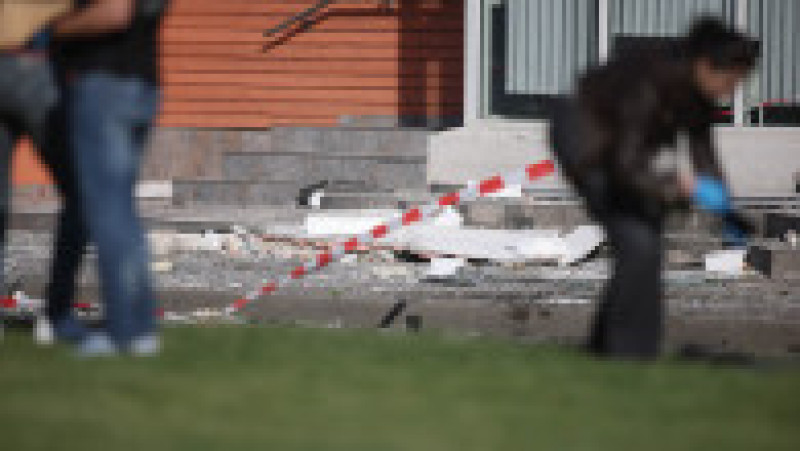 Politisti si anchetatori la blocul lovit de drona in Galati, 29 mai 2026. Foto: Inquam Photos / George Calin | Poza 16 din 22