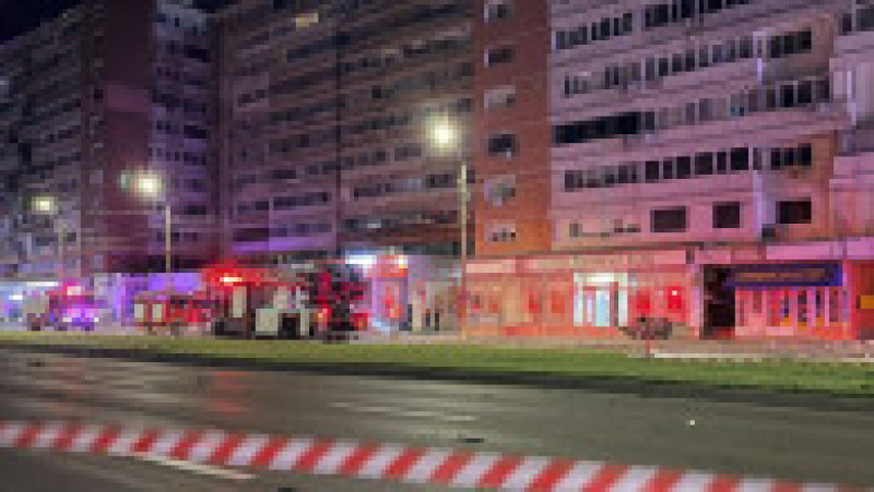 Pompieri si forte de ordine intervin dupa ce un bloc de locuinte din Galati a fost lovit de o drona, 29 mai 2026. Inquam Photos | Poza 4 din 22