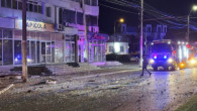 Pompieri si forte de ordine intervin dupa ce un bloc de locuinte din Galati a fost lovit de o drona, 29 mai 2026. Inquam Photos | Poza 5 din 22