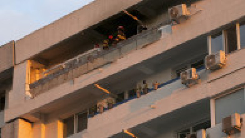 Pompieri si forte de ordine intervin dupa ce un bloc de locuinte din Galati a fost lovit de o drona, 29 mai 2026. Inquam Photos | Poza 6 din 22