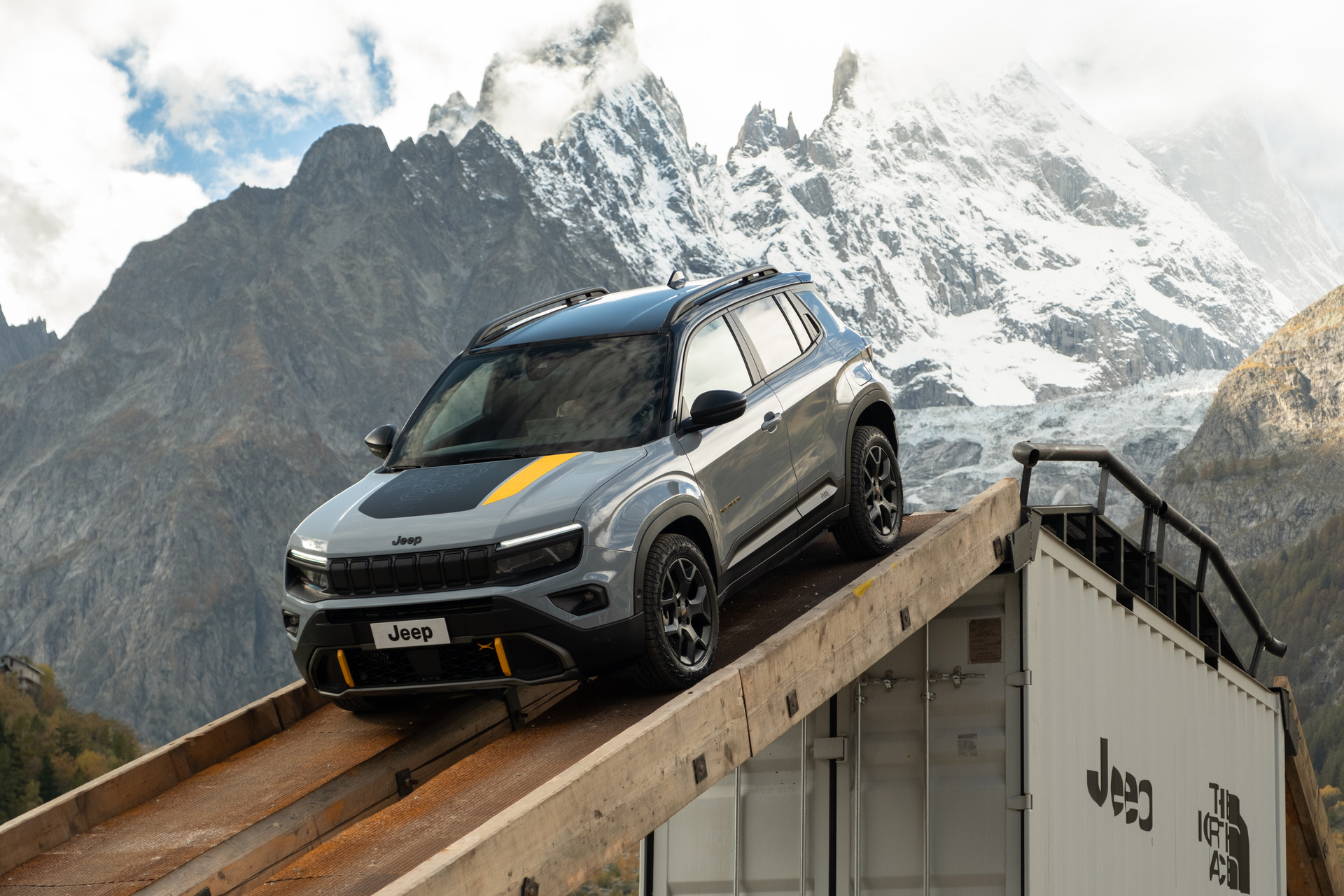 jeep-lanseaza-o-editie-speciala-pentru-avenger-creata-in-colaborare-cu-the-north-face-13.jpg