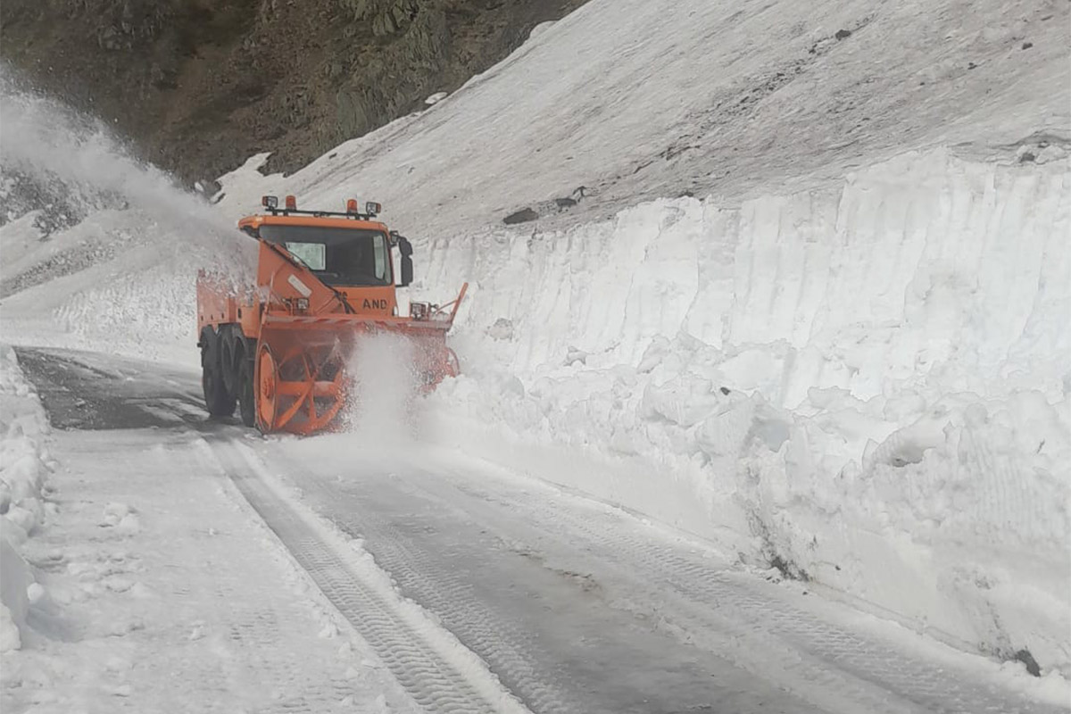 peisaje-de-iarna-la-inceput-de-vara-pe-transfagarasan-deszapezirile-continua-video-4.jpg