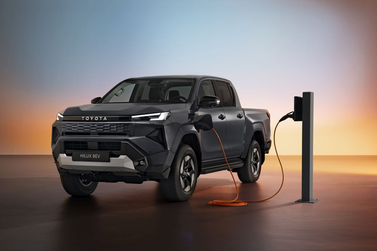 toyota-hilux-electric-primul-pickup-al-japonezilor-cu-autonomie-de-240-km-urmeaza-o-varianta-aliment.jpeg