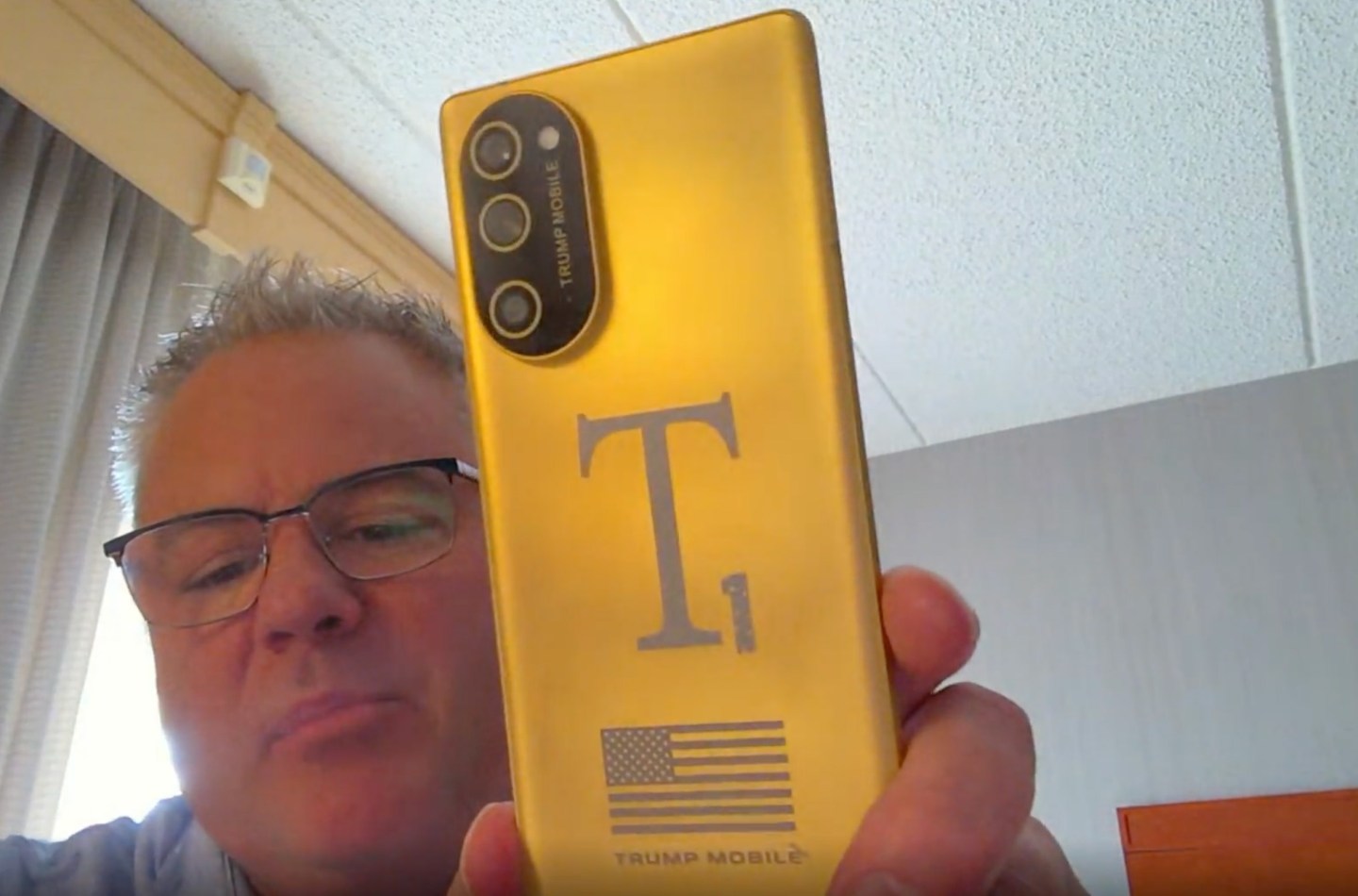 trump-mobile-t1-phone