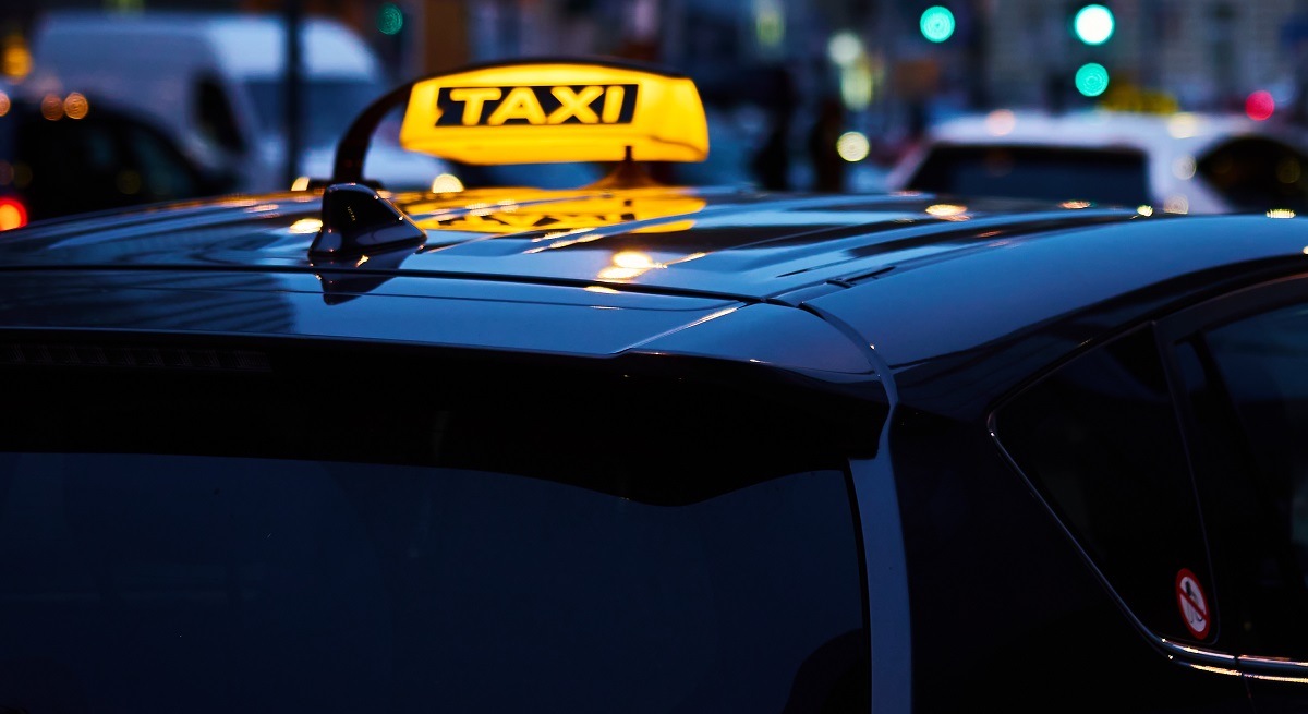 twilight-taxi-service-in-city-center-during-rush-h-2025-03-16-19-38-46-utc.jpg