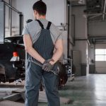 wathing-at-the-cars-rear-view-of-worker-in-unifor-2026-01-08-23-29-32-utc.jpg