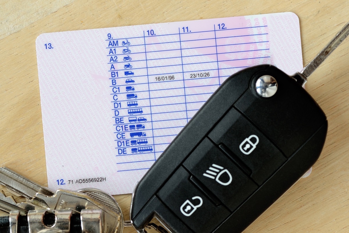 2024-cum-obtii-permis-de-conducere-categoria-a-b-c-sau-d-ce-acte-sunt-necesare-shutterstock_23923266.jpeg