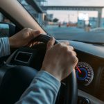 Asiguratorii-observa-o-problema-de-cultura-rutiera-cine-intra-tare-pe-autostrada-doi-romani.jpg