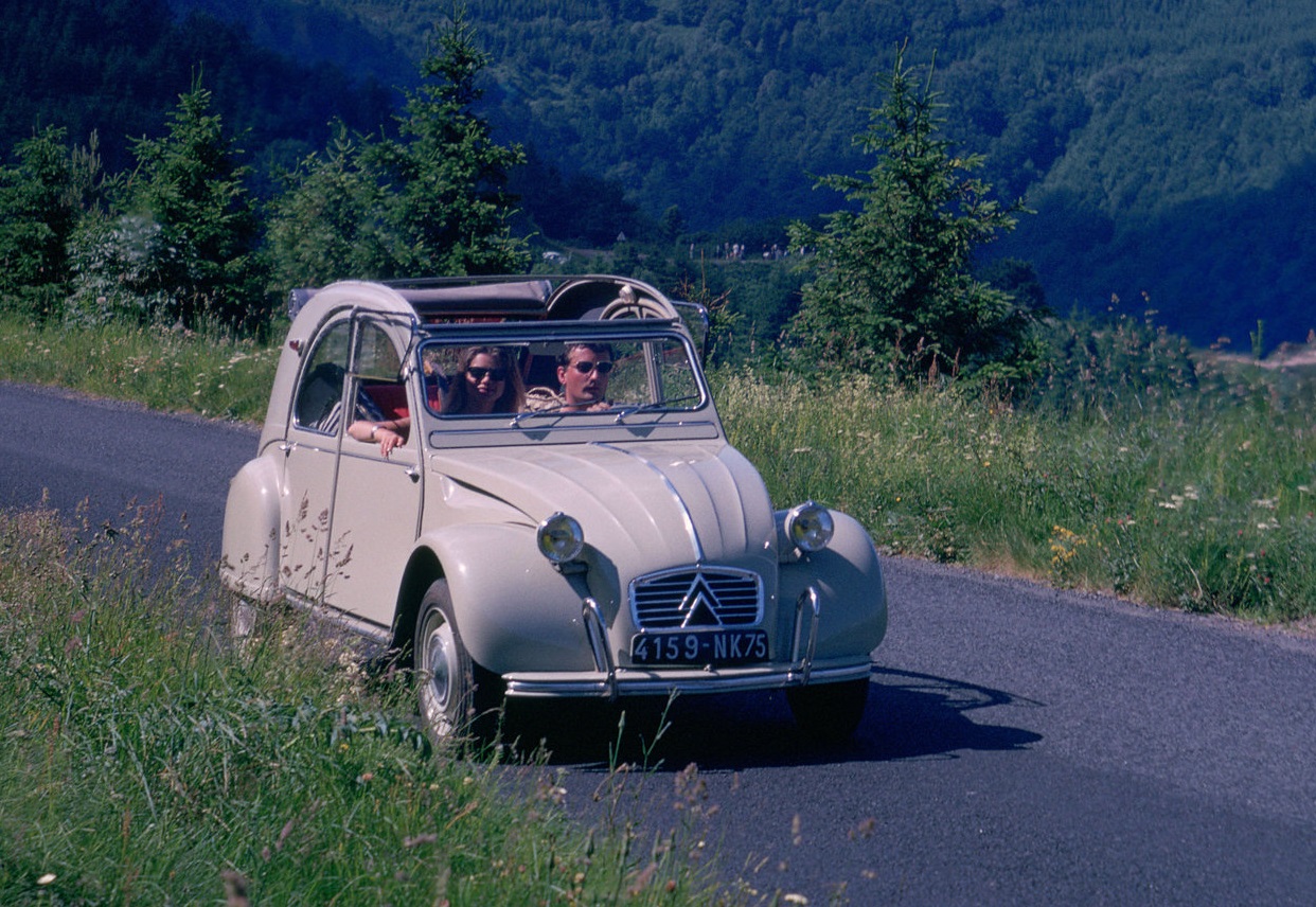Citroen-2CV_Berline-1963-wallpaper.jpg