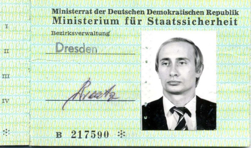 BT - La carte de Vladimir Putin, alors au KGB, établie par la St