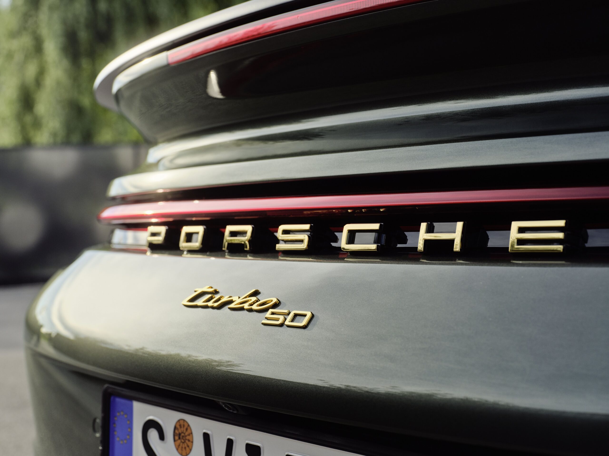 Porsche-911-Turbo-S-logo-scaled.jpg