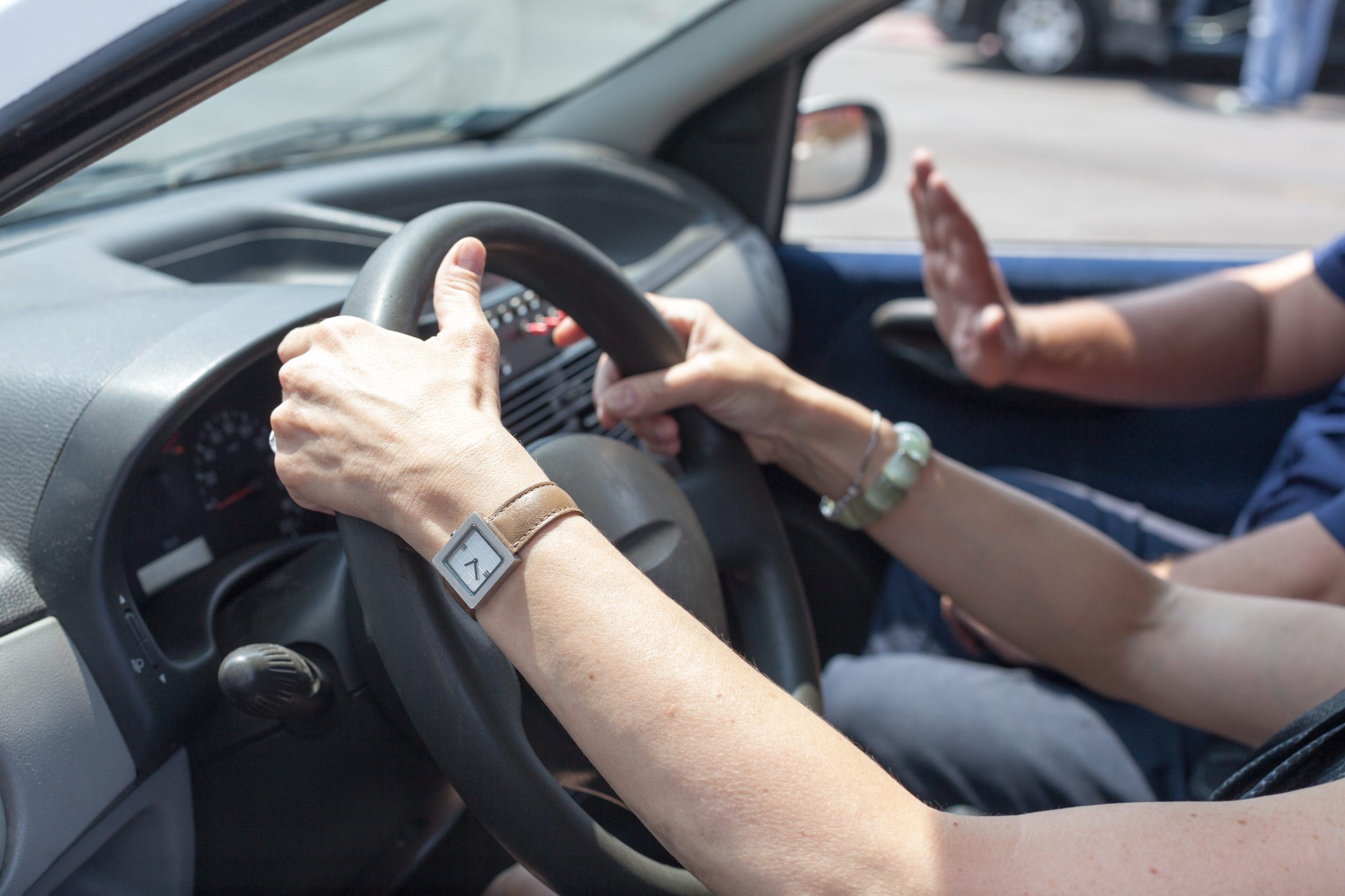 Scoala-auto-2021.-Cat-costa-scoala-de-soferi-in-2021-in-functie-de-categorie-shutterstock_550574149.jpeg