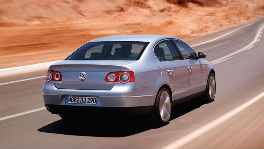 Volkswagen-Passat-B6.jpg