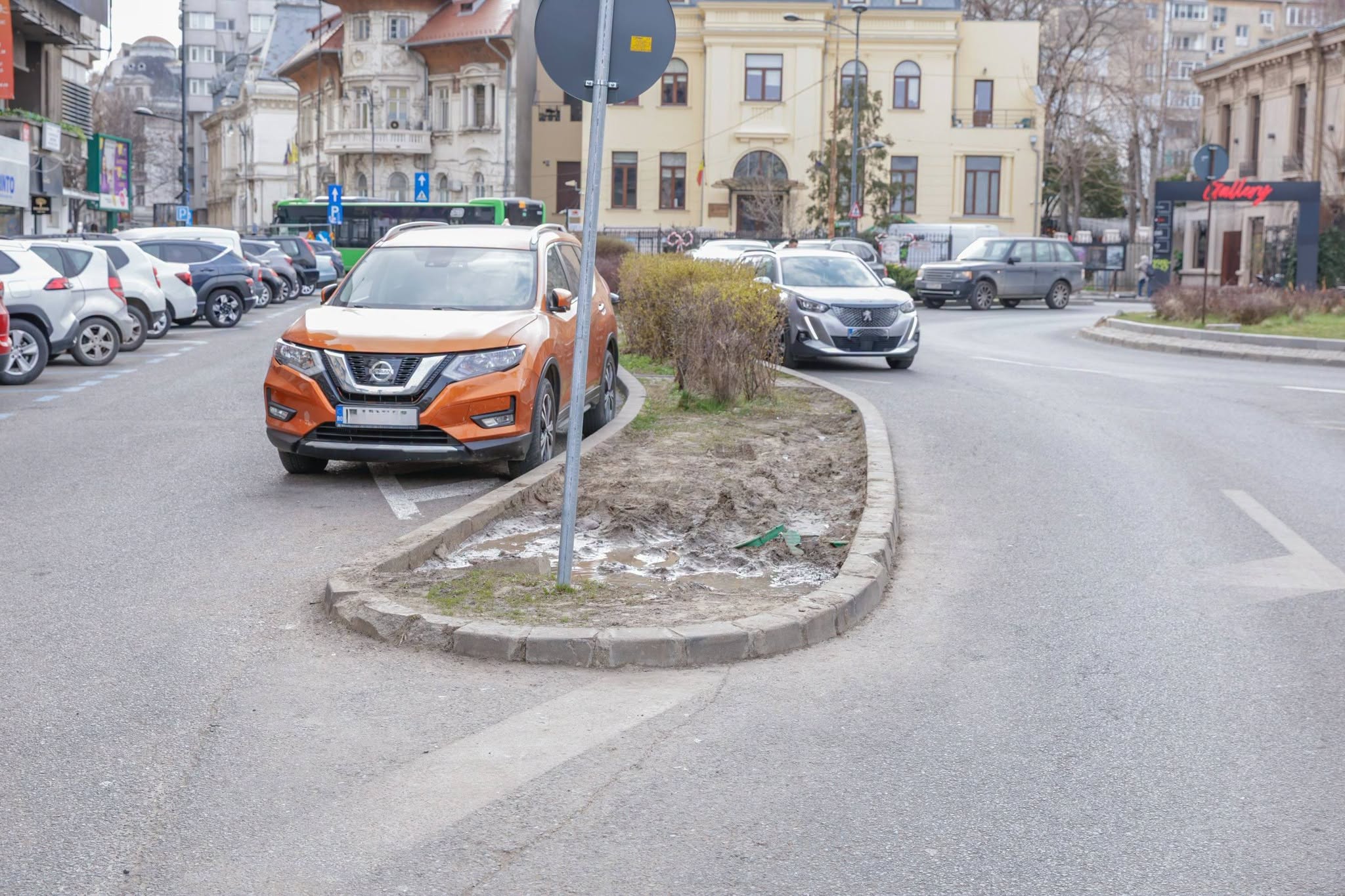 masini-parcate-neregulamentar-ilegal-Bucuresti-4.jpg