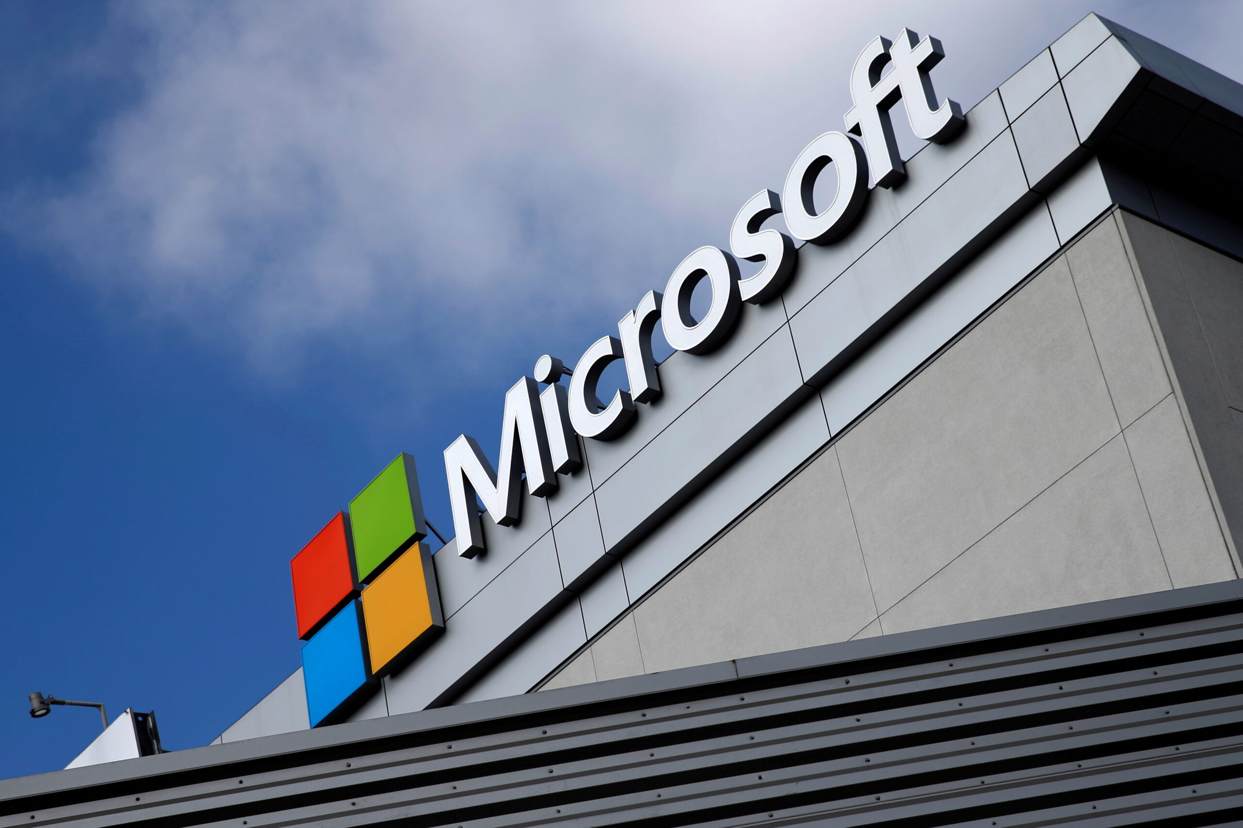 microsoft-magazin-aplicatii-scaled.jpg