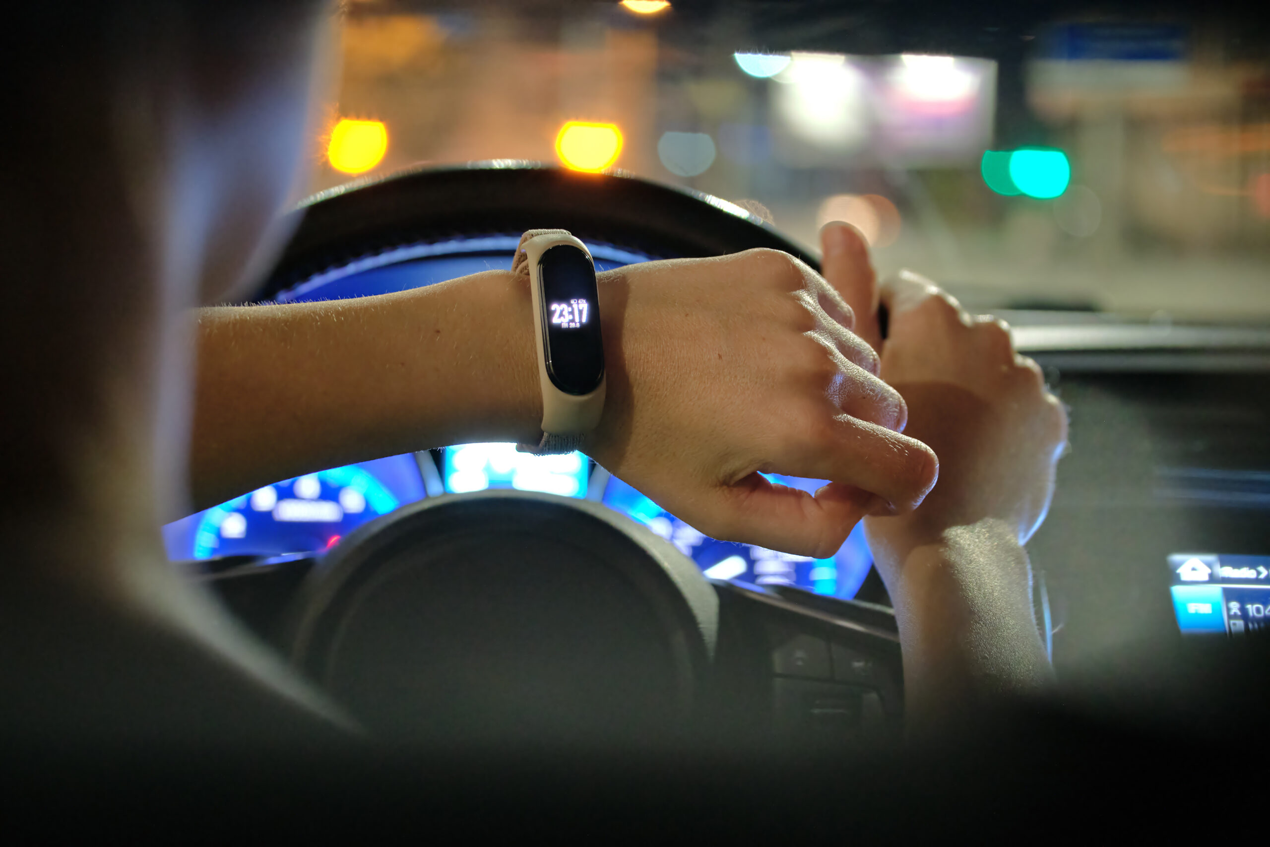sofer-smartwatch-scaled.jpg