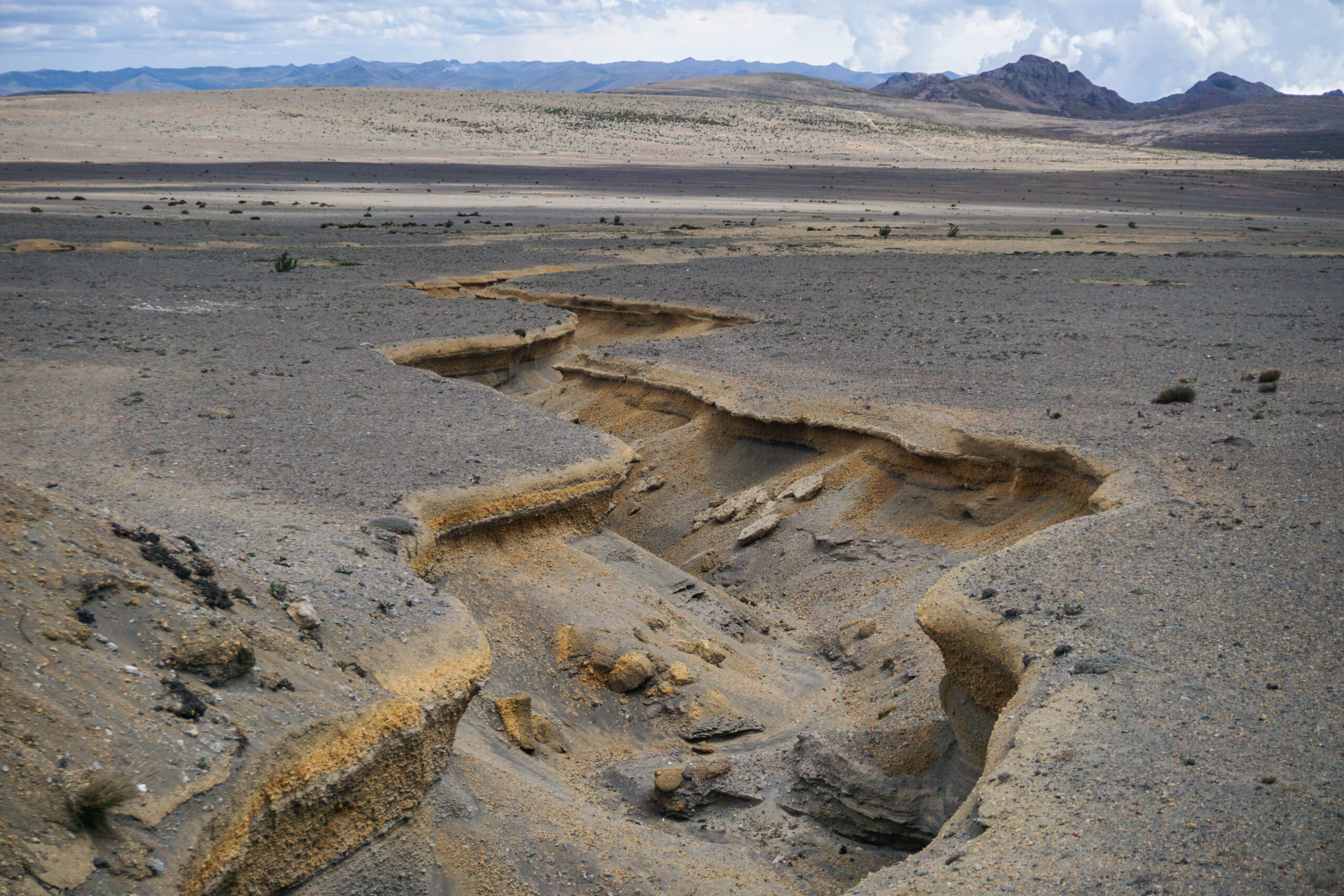 volcanic-landscape-in-ecuador-2026-01-08-07-00-02-utc-scaled.jpg