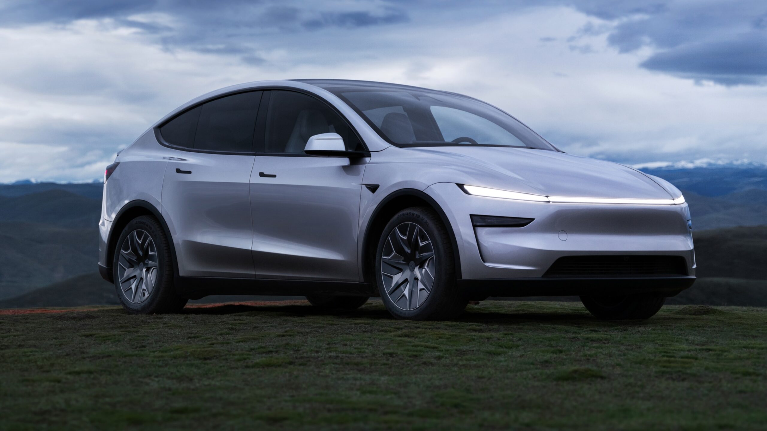 Tesla-Model-Y-L-Premium-CROP1-scaled.jpg