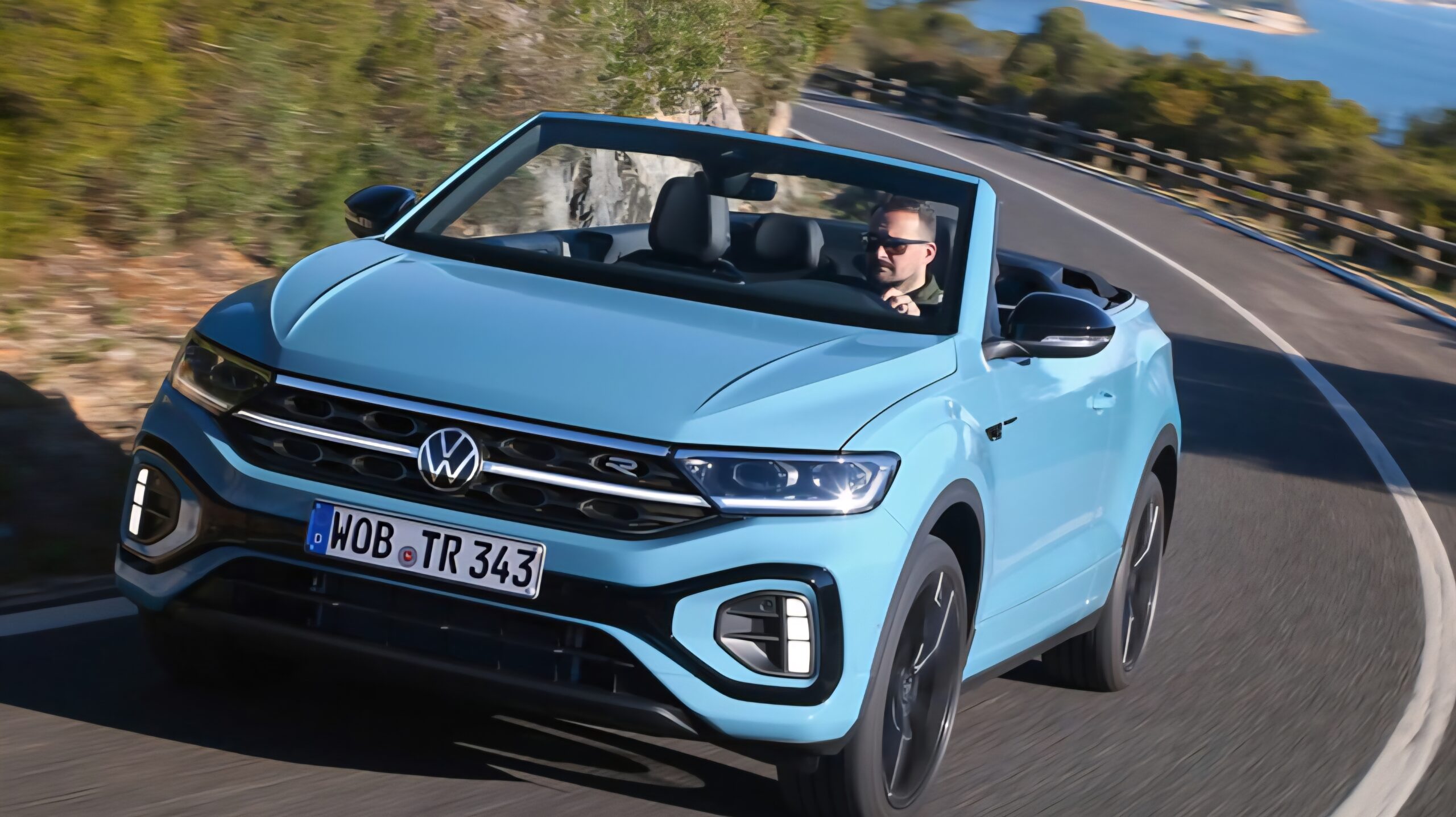 Volkswagen-T-Roc-scaled.jpg