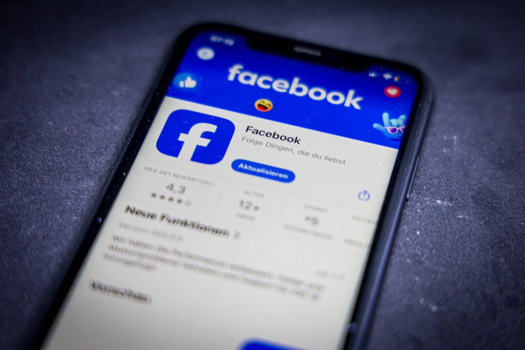 facebook-iphone_prf.jpg
