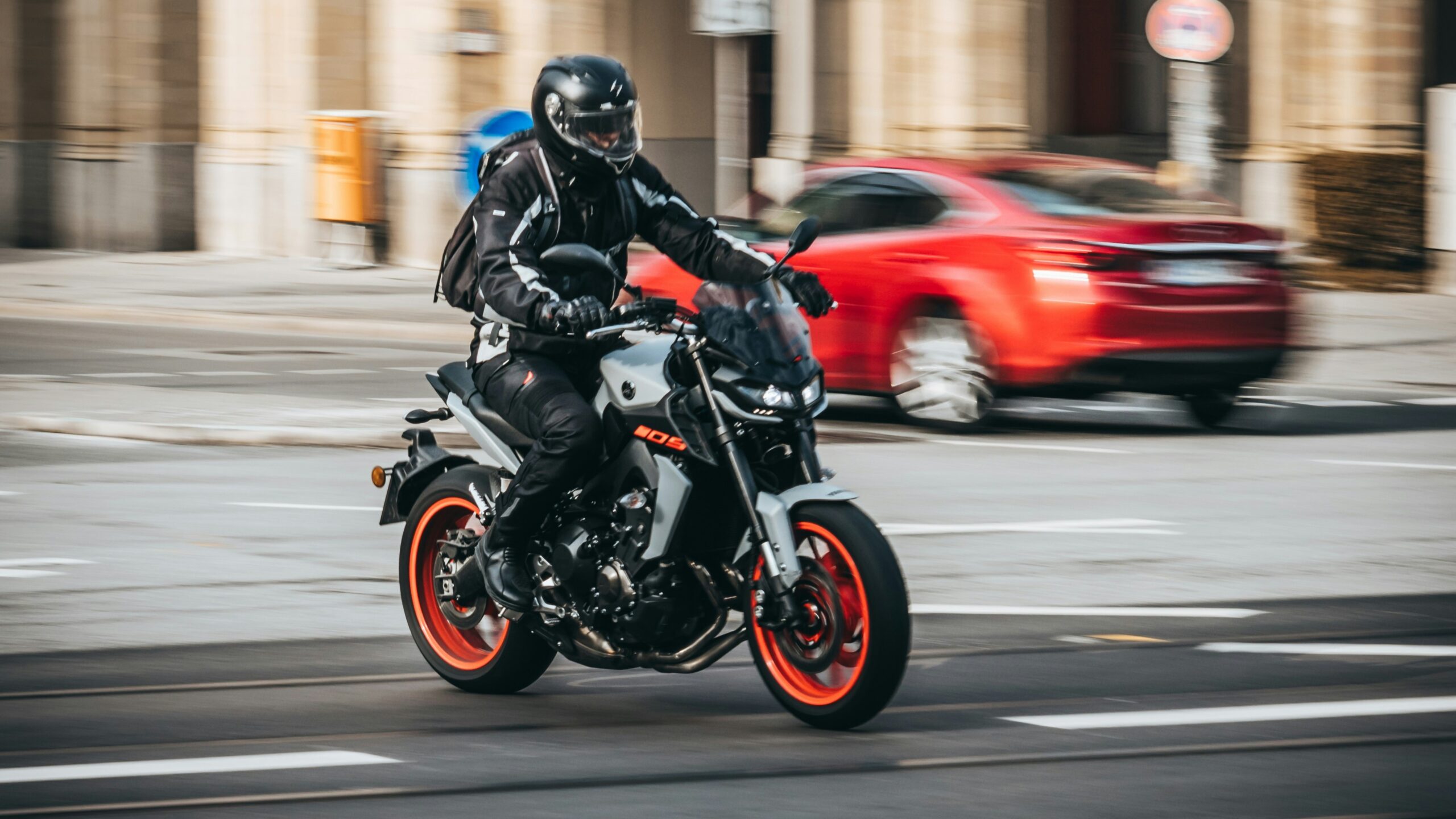 motocicleta-cu-permis-categoria-b-1-scaled.jpg