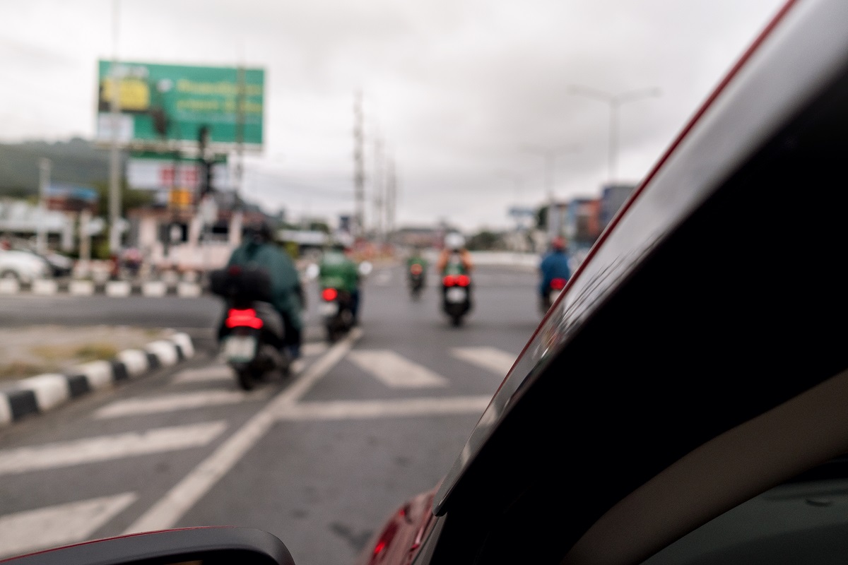 motorcycle-traffic-on-phuket-island-defocused-bac-2026-03-17-04-39-41-utc.jpg