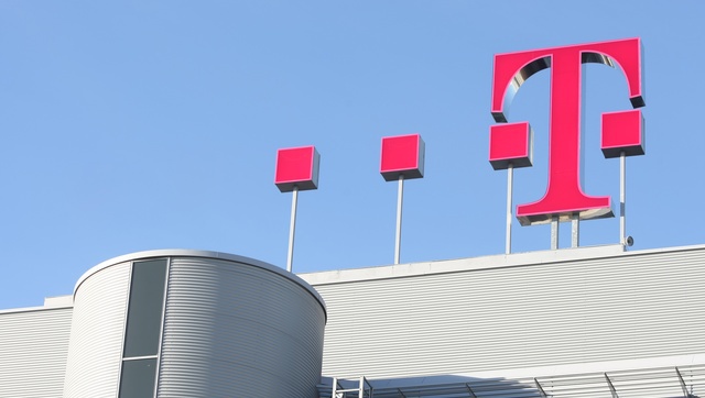 2-deutsche-telekom-logo-roof.jpg