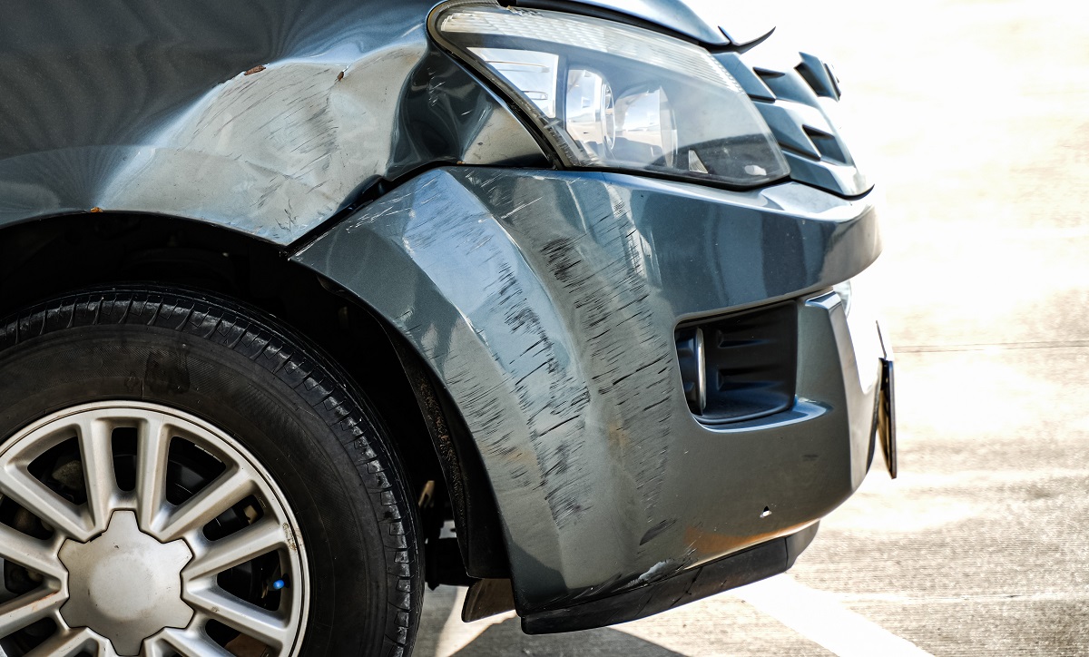 damaged-gray-car-in-parking-lot-2026-01-07-22-59-51-utc.jpg