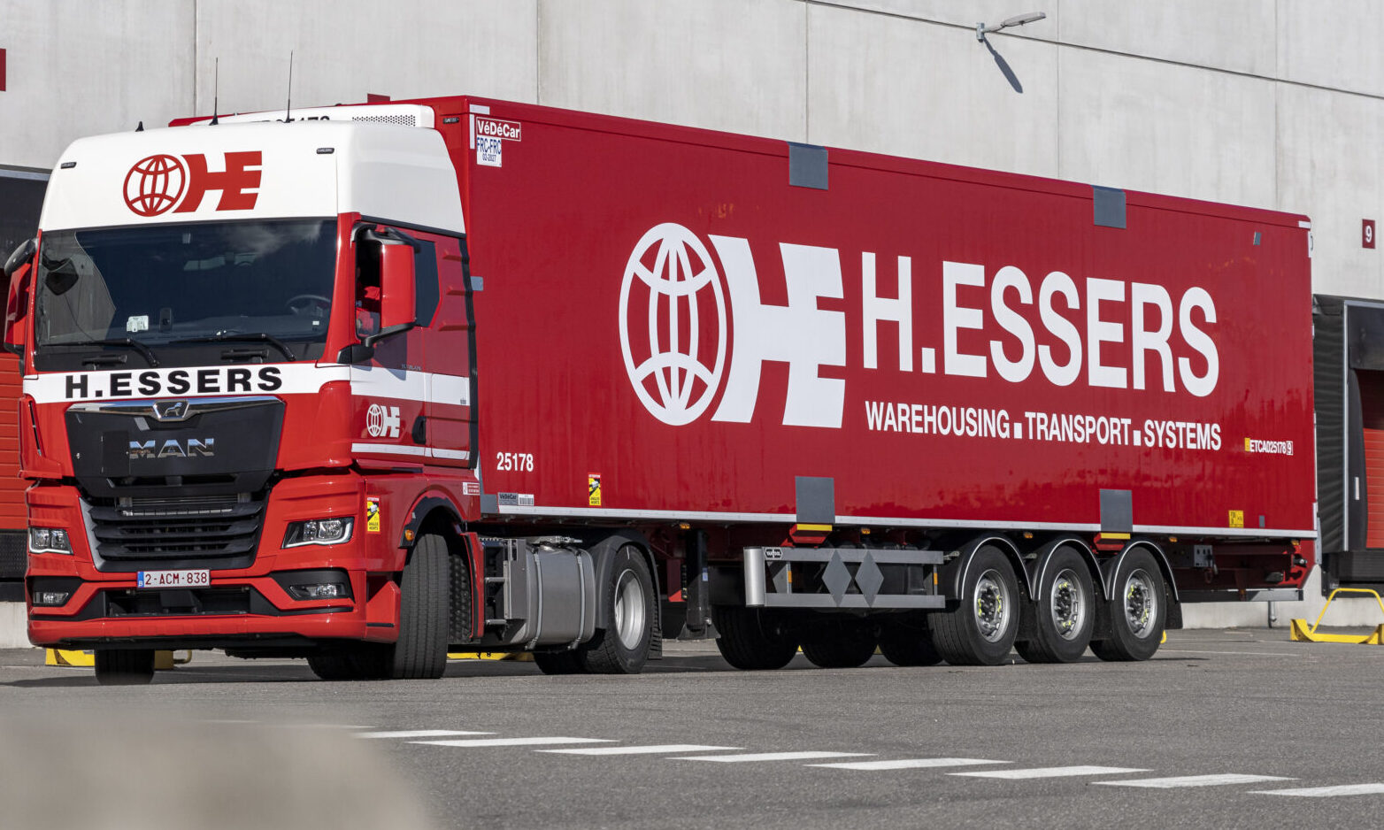 hessers-man-hr-04091-scaled-e1788250278422.jpg