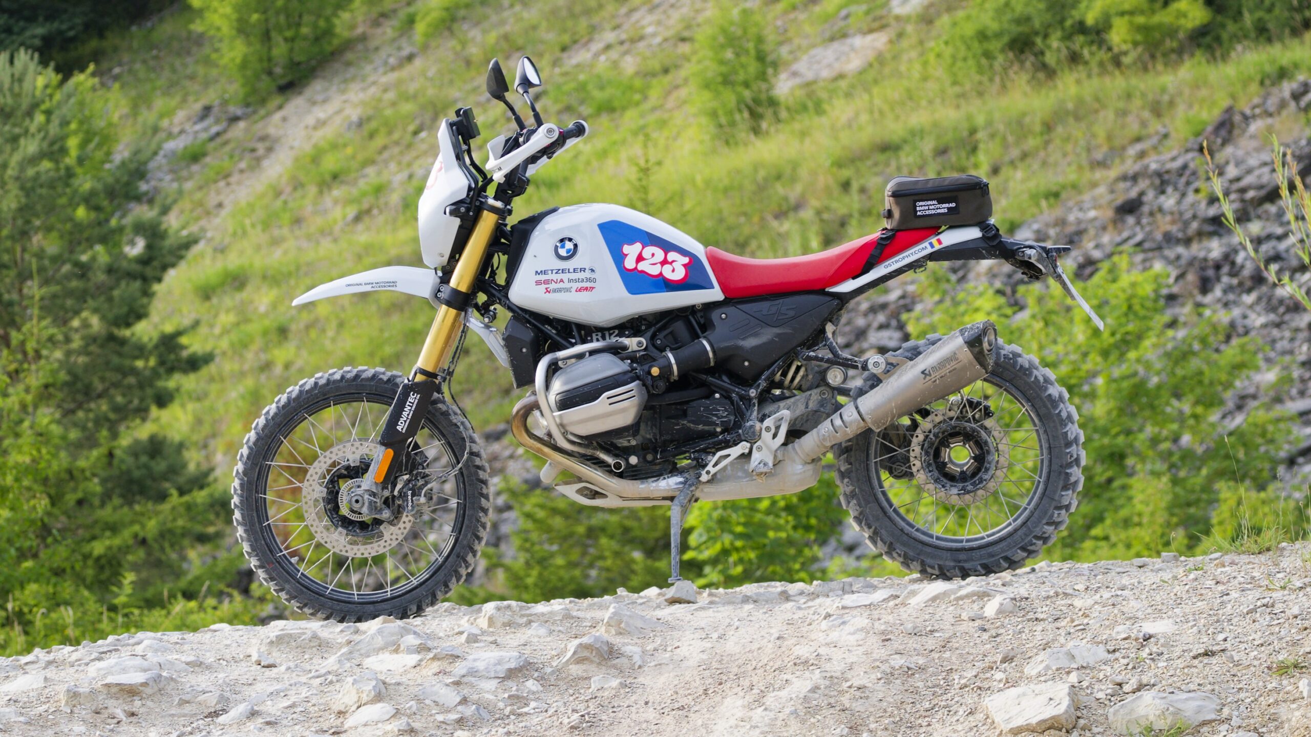 motocicleta-BMW-R-12-GS-scaled.jpg