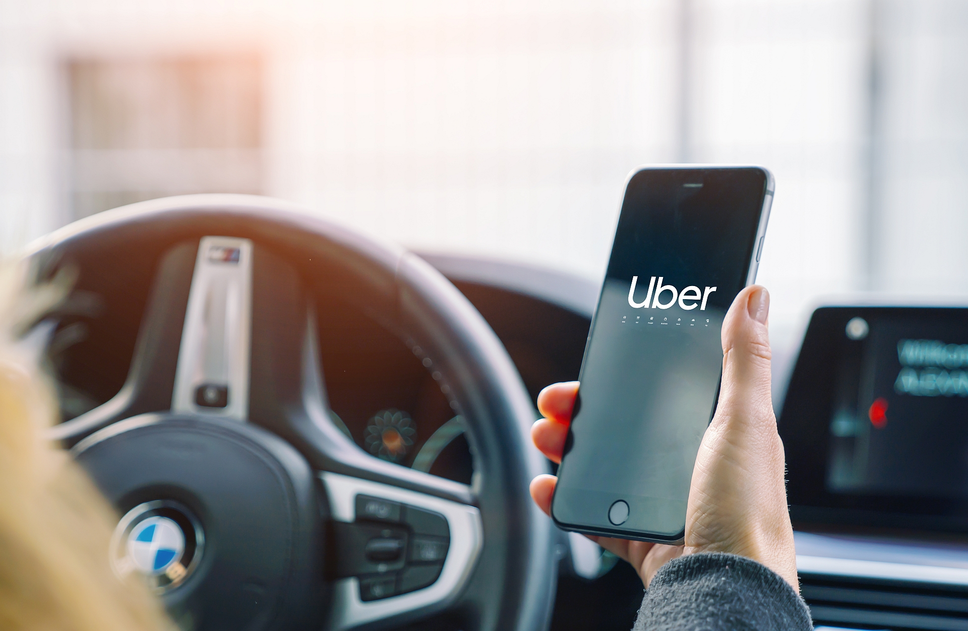 shutterstock_1618680748-uber.jpg